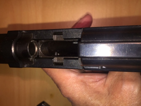 Se trata de una pistola Walther P 38 con el código CYQ (Speewerke) y por su numeración fabricada en el 12