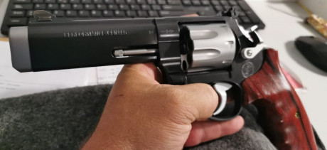 VENDO REVOLVER SMITH AND WESSON 627 V-COMP.

CARACTERISTICAS A SABER:
Modelo de revolver terminado por 91