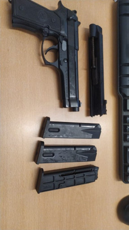 Una compañera vende Beretta 92 Fs mas un kit del 22.
Guiada en A, tiene pocos tiros.
Dos cargadores del 02