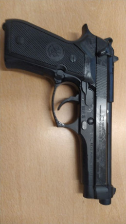 Una compañera vende Beretta 92 Fs mas un kit del 22.
Guiada en A, tiene pocos tiros.
Dos cargadores del 00