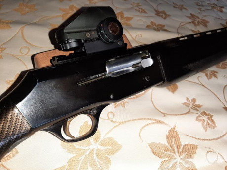 Vendo una escopeta marca Browning modelo B80.
Esta preparada con una montura para visor y las maderas 01