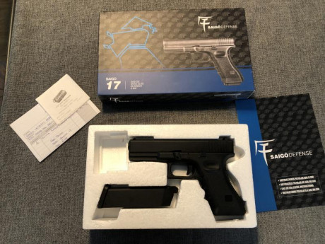 Vendo pistola Airsoft, modelo GLOCK 17, del fabricante Saigo. Calibre 6mm. Está a estrenar, sólo usada 02