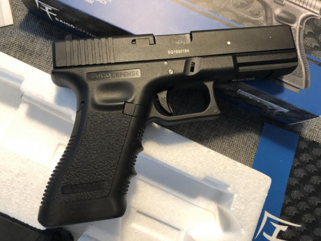 Vendo pistola Airsoft, modelo GLOCK 17, del fabricante Saigo. Calibre 6mm. Está a estrenar, sólo usada 01