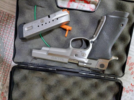 Se vende esta emblematica pistola S&W 9mm en 5" por aligerar armero,poco hay que decir que ya 02