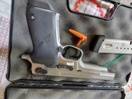 Se vende esta emblematica pistola S&W 9mm en 5" por aligerar armero,poco hay que decir que ya 01