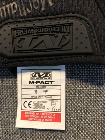Guantes tácticos MECHANIX M-PACT, color Negro. Sin estrenar. Con alta protección en la zona de los nudillos 01