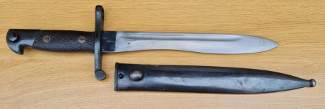 Bayoneta modelo 1941:
cuchillo-bayoneta que, en principio, fue diseñado para su empleo en los Máuseres 02