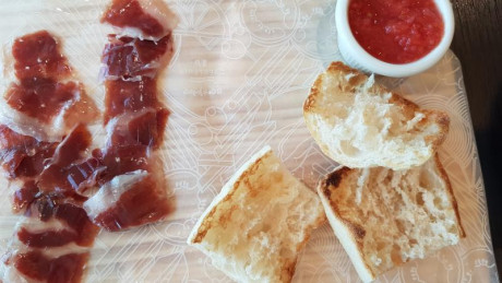 Hoy para comer acelgas hervidas y chuletón de vaca gallega vieja con seis semanas de maduración en cámara 61