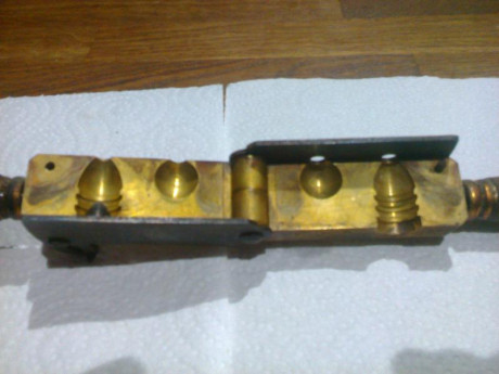Vendo 3 moldes italianos de latón, los pequeños calibre .44 y el grande calibre .58; Estos moldes como 11
