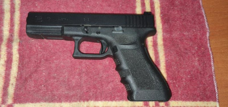 Pistola GLOCK 17 3ª GENERACIÓN 9mm 

3 cargadores
Funda IPSC (extracción rápida)
2 portacargadores Glock.
Caja 01