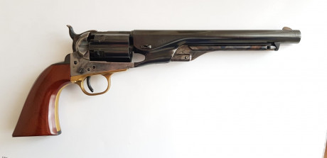 VENDIDO 
Revolver 1860 Fluted Uberti
Estrenado solamente por capricho. muy nuevo.
Es un amigo que no compite 02