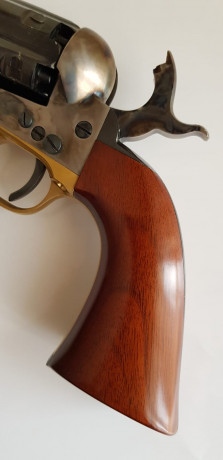 VENDIDO 
Revolver 1860 Fluted Uberti
Estrenado solamente por capricho. muy nuevo.
Es un amigo que no compite 12