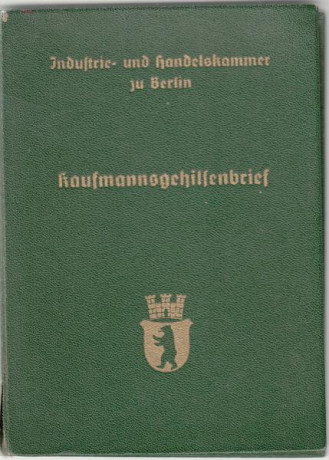  EN RECUERDO Y HOMENAJE A LOS QUE YA NO ESTÁN. 

Si pones en  GOOGLE   PASAPORTES EN LA MEMORIA  da igual 150