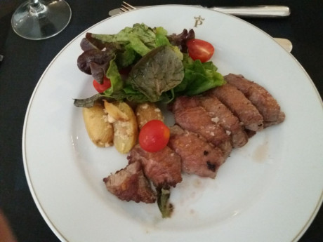 Hoy para comer acelgas hervidas y chuletón de vaca gallega vieja con seis semanas de maduración en cámara 21