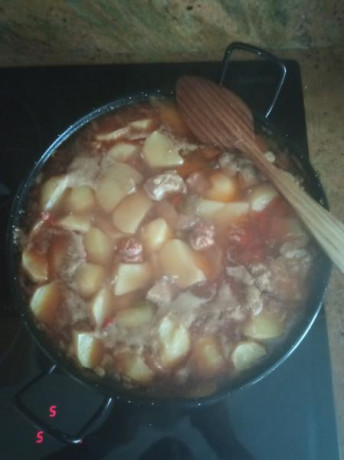 Hoy para comer acelgas hervidas y chuletón de vaca gallega vieja con seis semanas de maduración en cámara 130