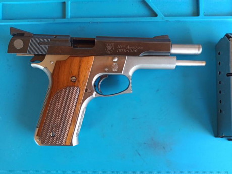 Vendo S&W 745 en buen estado con pocos tiros, calibre 45 con dos cargadores, se puede ver y probar 02
