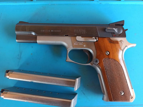 Vendo S&W 745 en buen estado con pocos tiros, calibre 45 con dos cargadores, se puede ver y probar 01