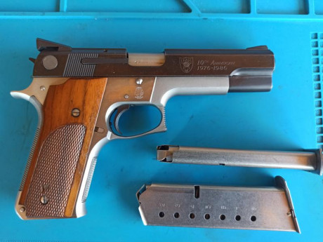 Vendo S&W 745 en buen estado con pocos tiros, calibre 45 con dos cargadores, se puede ver y probar 00
