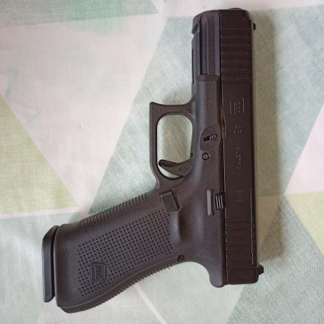 Vendo una Glock 45 Mos Gen 5. esta nueva. Solo tiene 3 meses, solo le he hecho el rodaje. Viene con el 00