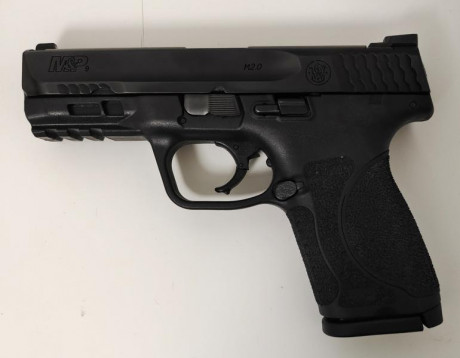 Vendo Smith and wesson pistola de 9mm modelo mp9 compact 2.0 4", tiene 6 meses, está guiada en A, 00