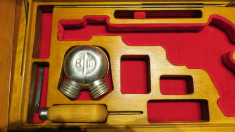 Vendo maletín para pistola del 22LR MARGOLIN DE VOSTOK con los accesorios de las fotos su estado es reformado 10