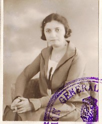  EN RECUERDO Y HOMENAJE A LOS QUE YA NO ESTÁN. 

Si pones en  GOOGLE    PASAPORTES EN LA MEMORIA   da 170