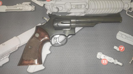 Vendo revolver Llama 357/ 38 de 6 pulgadas , guiado en F .
No sé cuántos dueños a tenido pero más de dos 01