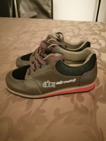 Vendo zapatos de tiro para no usar, talla 41, marca AHG, son muy buenos.

Precio: 30 €

Contacto: nevesmeister@gmail.com 02