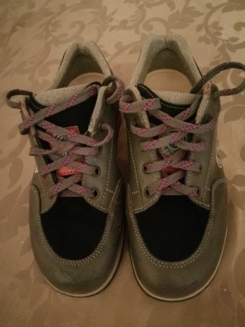 Vendo zapatos de tiro para no usar, talla 41, marca AHG, son muy buenos.

Precio: 30 €

Contacto: nevesmeister@gmail.com 01
