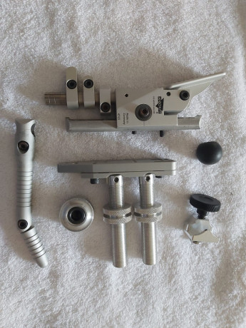 Hola al foro, un compañero vende está cantonera ,sin nada de uso por 250€ esta nueva ,la carabina se compró 00