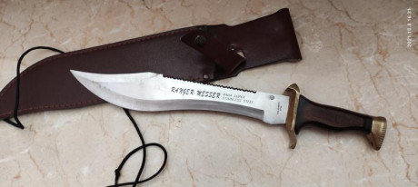 Buenas a todos y todas.
Tengo este cuchillo hace mucho tiempo. Creo que es comprado en Alemania. 
Alguien 00