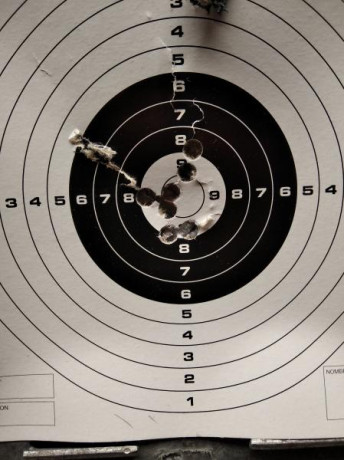 Bueno, para animar el foro un poco, propongo colgar fotos de dianas y arma usada para ello, pudiendo ser 140