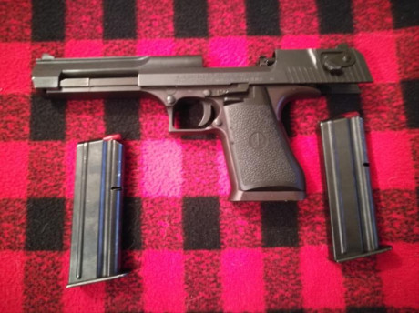 Saludos a todos. 
Vendo pistola Desert Eagle 357.Mag. está usada y funciona perfectamente (hace dieces 00