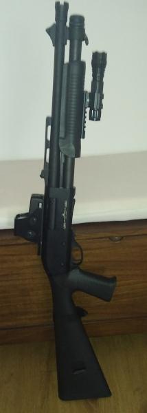 Muy buenas al foro. 
Vendo escopeta STINGER TACTICAL 12/76 por no usarla. Habré tirado veinte cartuchos 11