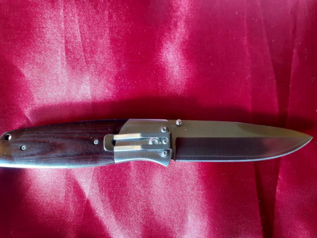 Poco hay que explicar acerca de esta pieza. Para mi no es una navaja si no LA NAVAJA.
Precio en Lamnia 01