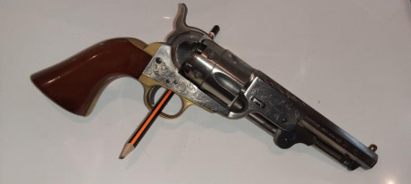 Vendo Revolver Pietta sheriff cal. 44 plateado, el arma está en Madrid guiada en AE.
Precio 170€ portes 01