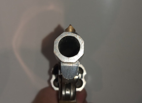 Vendo Revolver Pietta sheriff cal. 44 plateado, el arma está en Madrid guiada en AE.
Precio 170€ portes 11