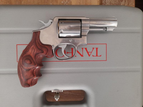Se vende S&W model 65-5 de 3" en un impecable estado, es de calibre 357/38 y está guiada en F.

El 00