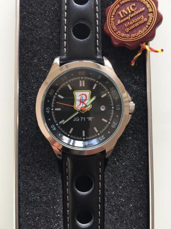 Reloj conmemorativo del la 71 ala Jagdgeschwader 71 (JG 71) Richthofen .
El ala al que perteneció el famoso 02