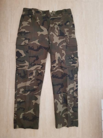 Pantalón verde boscoso usado en buen estado. Talla militar 2N. 

Solo el pantalón.

 15 con el envio certificado.

Pago 00