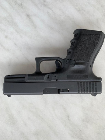Vendo Glock 19 de 3ª Generación, en estado de REESTRENO.
Pistola compacta del calibre 9 Parabellum con 02