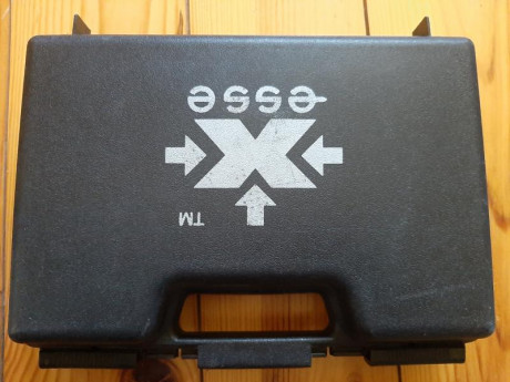 Vendo maletín original de una Hammerli x-esse sport.
Incluye la cajita de herramientas, pero está vacía.
 01