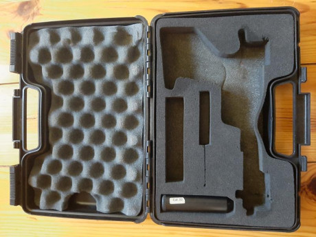 Vendo maletín original de una Hammerli x-esse sport.
Incluye la cajita de herramientas, pero está vacía.
 00