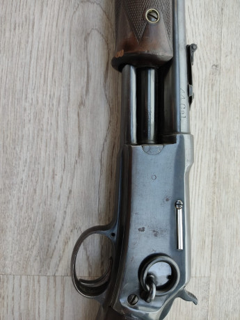Un compañero del curro me ha pedido que le anuncie un rifle que quiere vender. se trata de un Colt Lightning 01