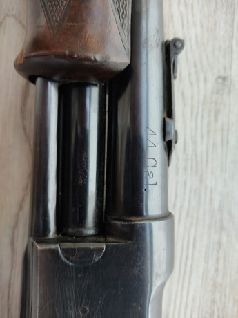 Un compañero del curro me ha pedido que le anuncie un rifle que quiere vender. se trata de un Colt Lightning 00