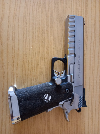 Un amigo me ha pedido que le anuncie esta pistola. tiene poco uso. es una infinity en calibre .40.
el 01