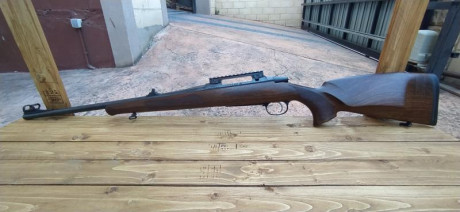 Hola.
Vendo rifle de caza CZ 557 en calibre 8x57JS. Capacidad de cinco cartuchos en el almacén, que es 02