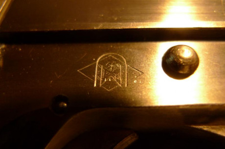 Buenas foreros.

A la venta preciosa Star modelo B de 1944 en calibre 9 para.

Funciona perfectamente, 10