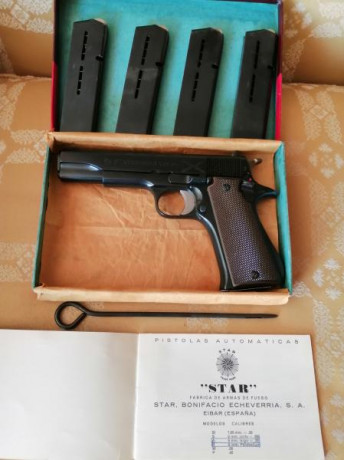 Se vende pistola Star Super mod. A del calibre 9 Largo en estado impoluto con su caja, baqueta, libro 00
