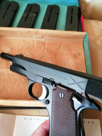 Se vende pistola Star Super mod. A del calibre 9 Largo en estado impoluto con su caja, baqueta, libro 20